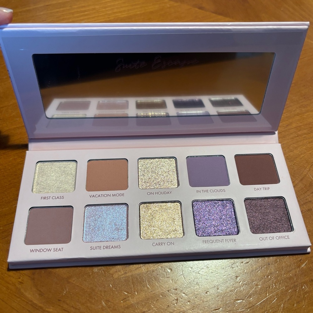 Wander Beauty Suite Escape Eyeshadow Palette